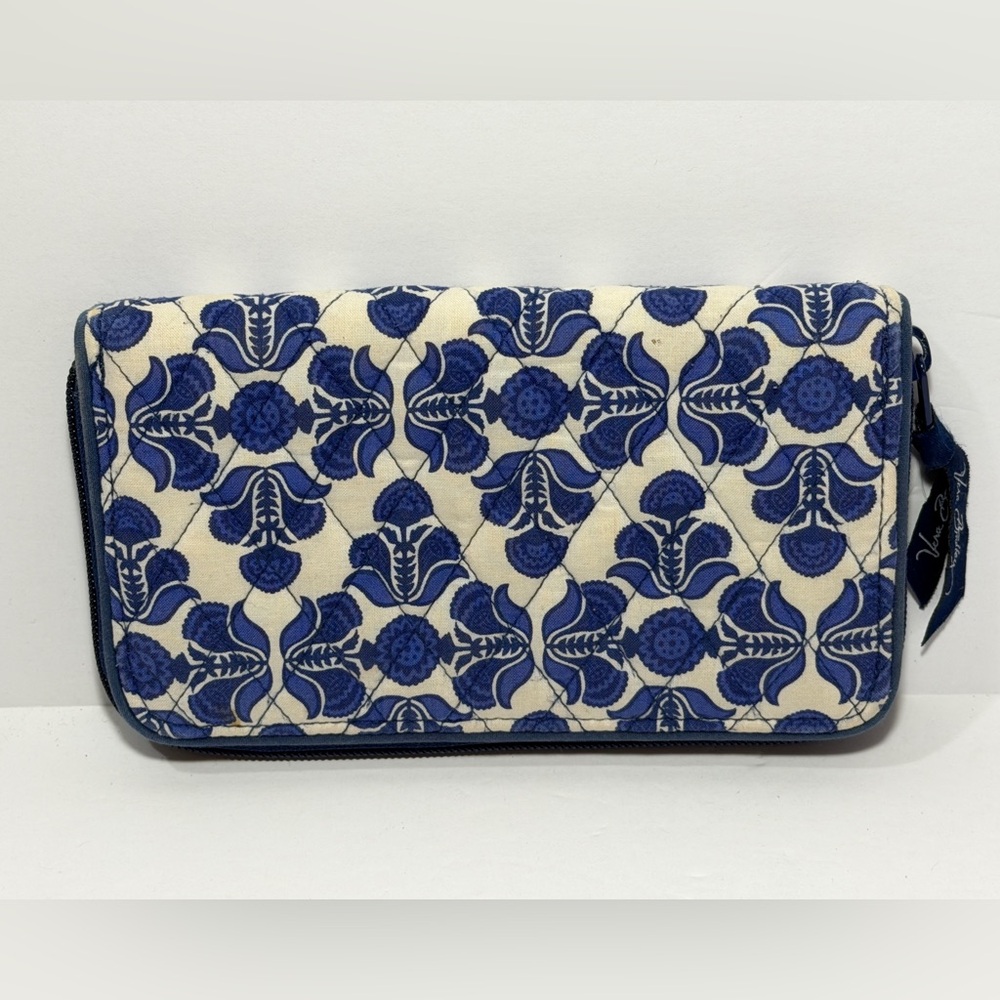 Vera Bradley Cobalt Tile Zip Around Wallet Blue White Retired Wristlet